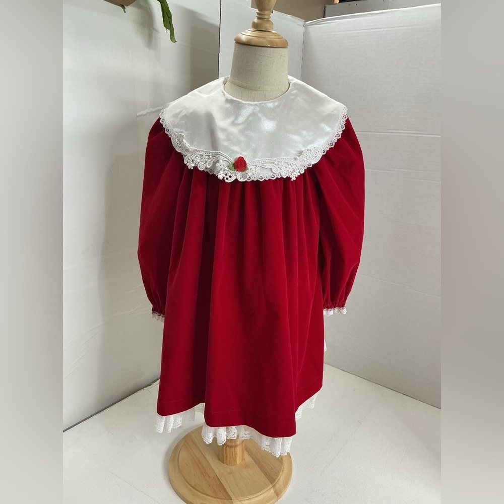Vintage Red Velvet Dress with White Lace Collar